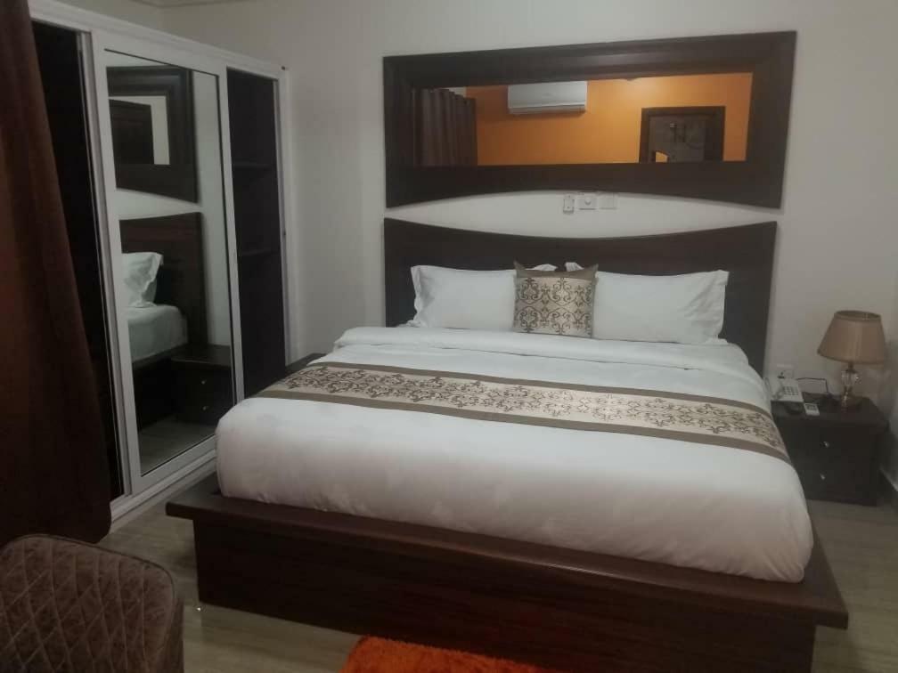 Grace Garden Hotel Sekondi-Takoradi Экстерьер фото